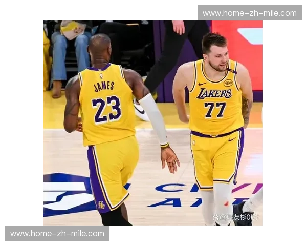 紫金荣耀碰撞撕裂之城：在“湖人vs开拓者视频”里，找回那段热血难凉的篮球岁月